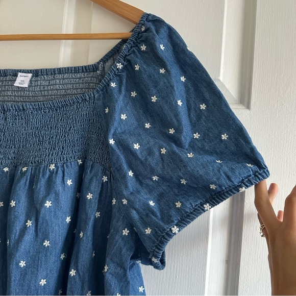Old Navy Women's XXL Smocked Yoke Floral Embroidered Chambray Top Denim Boho - Picture 4 of 8